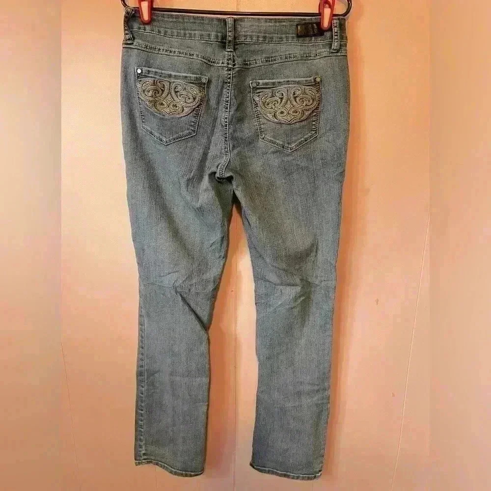 Natural Reflections By Bass Pro Shops Womens Sz 10 Distressed Jeans